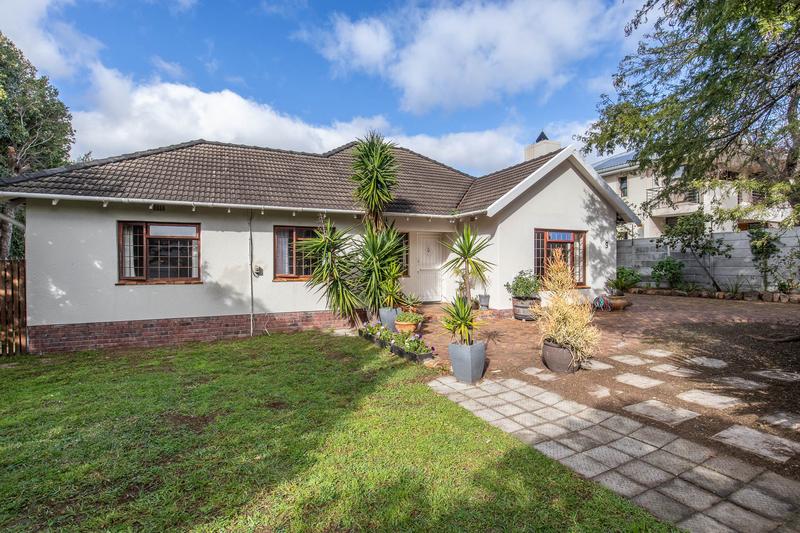 To Let 3 Bedroom Property for Rent in Meadowridge Western Cape